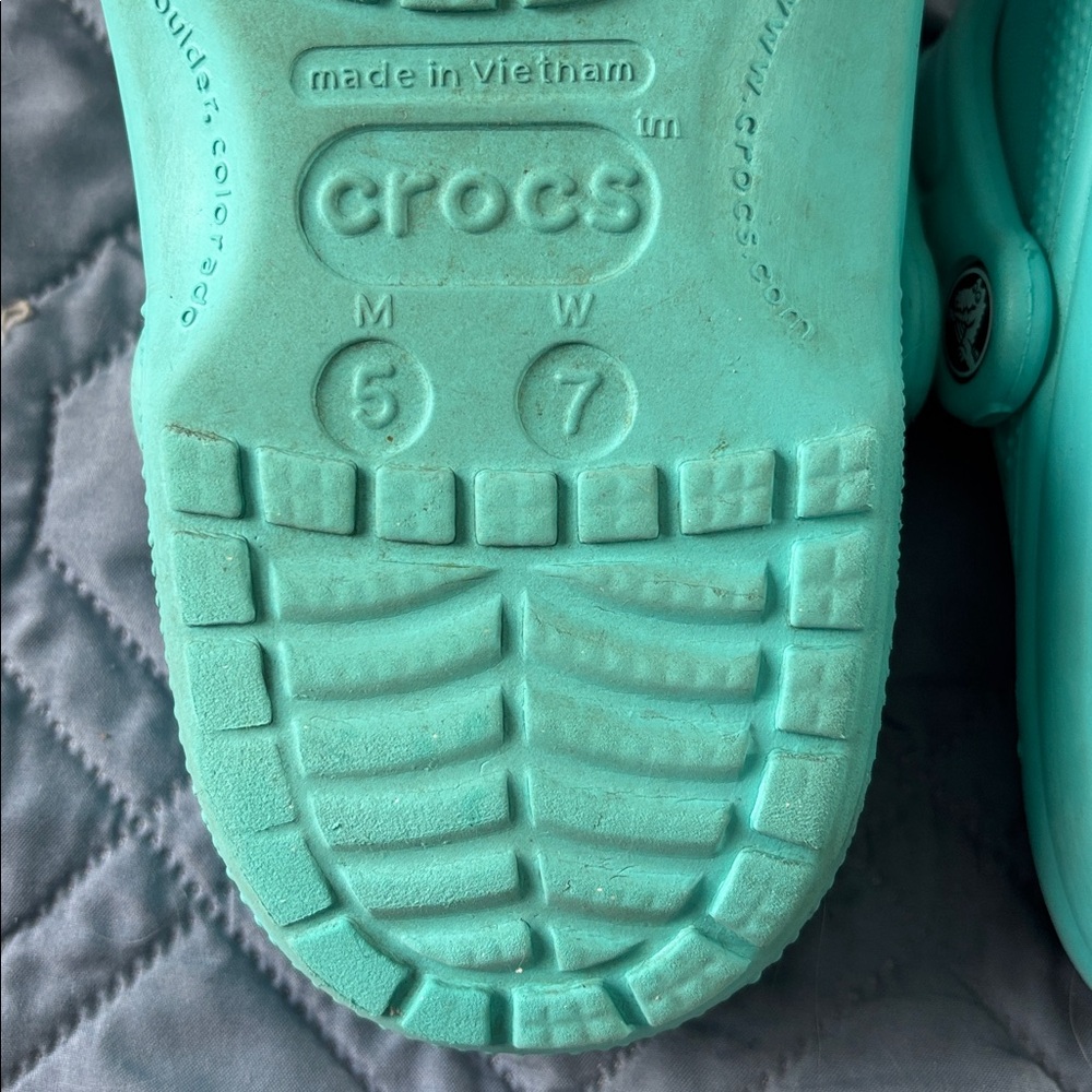 CROCS Aqua Sandals - Picture 4 of 4